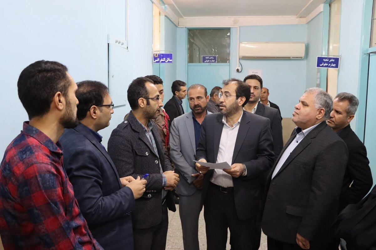 رئیس کل دادگستری خوزستان از دادگستری شهرستان شوشتر بازدید کرد/کاهش اطاله دادرسی و تسهیل در رسیدگی‌ها با استفاده از سیستم‌های الکترونیک و فناوری‌های روز امکان پذیر است