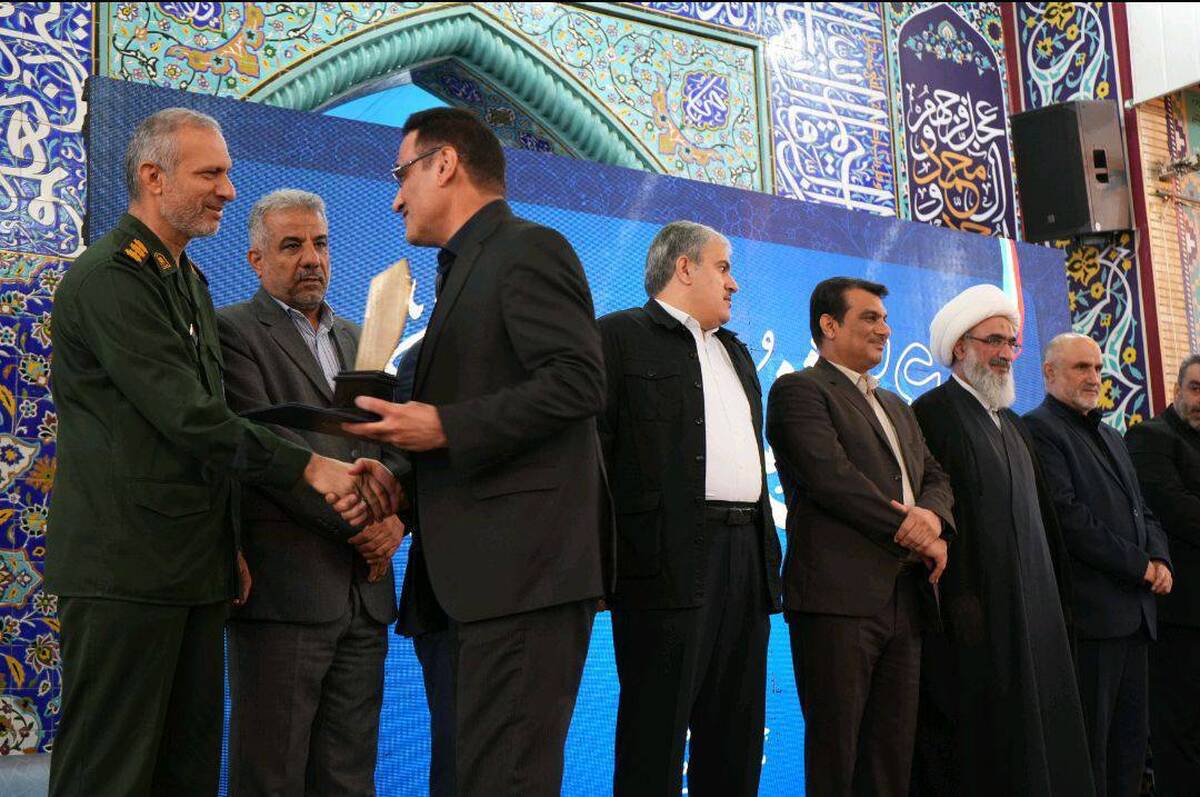 اداره کل ثبت اسناد استان بوشهر در جشنواره شهید رجایی رتبه برتر دستگاه‌های اجرایی استان را کسب کرد