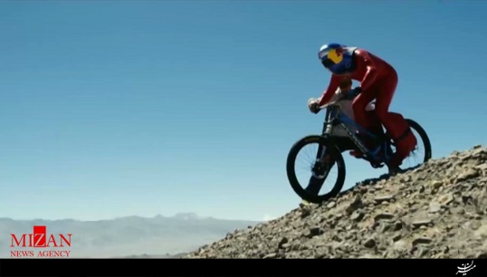 دوچرخه‌سواری در کوهستان با بیشترین سرعت ممکن + فیلم