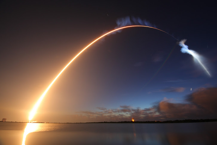 عکس / از پرتاب تا انجام ماموریت یک موشک حمل کننده ماهواره در یک قاب
