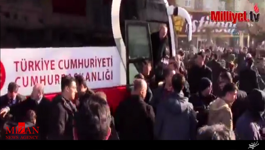 اتوبوس اردوغان محافظ او را زیر گرفت + فیلم