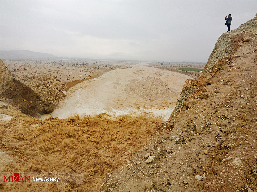 آخرین وضعیت سیلاب در استان کرمان/ سیل در جریفت همچنان جریان دارد