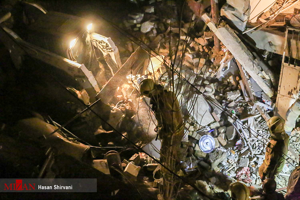 تخریب سه خانه در پی انفجار شدید / خروج دو مرد از زیر آوار/ عملیات جستجو ادامه دارد