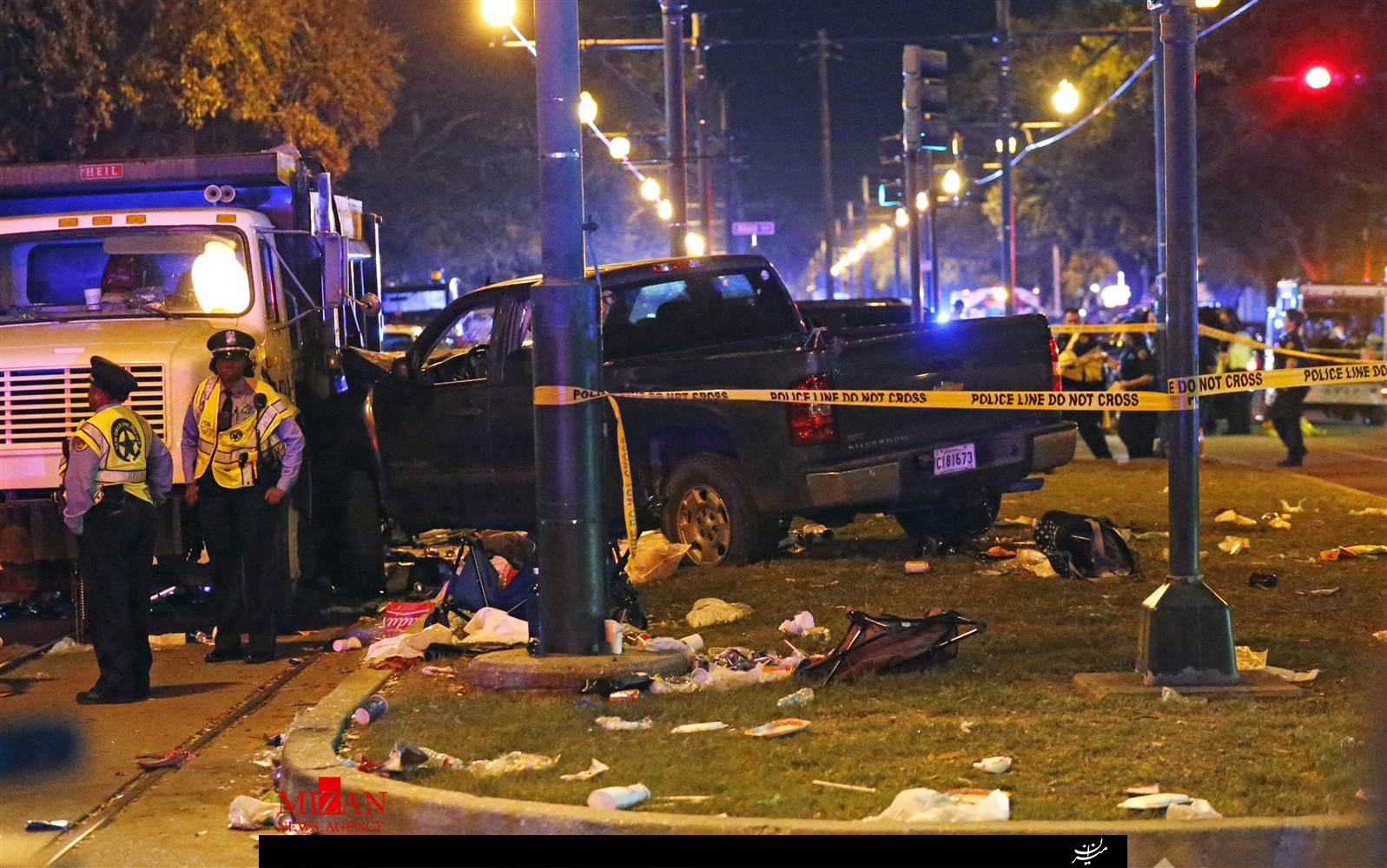 ورود کامیون به میان انبوه جمعیت در آمریکا/28 نفر زخمی شدند+تصاویر
