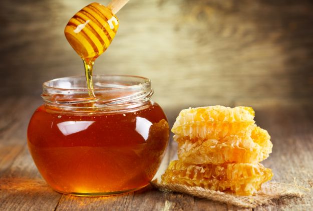 خواص دارویی و طبی گردو و عسل به روایت متون کهن