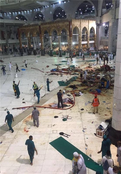 87 کشته و 184 مجروح براثر سرنگونی بالابر ساختمانی در مکه مکرمه / یک زائر ایرانی کشته شد+ عکس