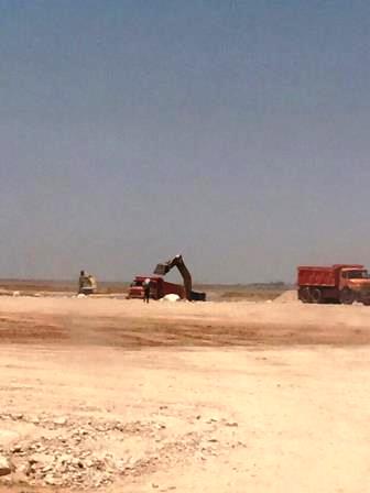 خشکاندن دریا در حاشیه بزرگراه امام علی(ع) بوشهر به منظور ساخت مجتمع گردشگری