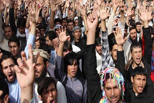تظاهرات مردم بلخ برای ثبت هویت قومی در شناسنامه ها