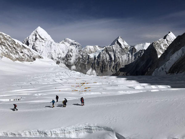 آغاز صعود کوهنوردان ایرانی به قله لوتسه + عکس