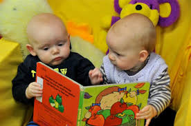 از فواید کتاب خواندن برای کودکان چه می دانید؟