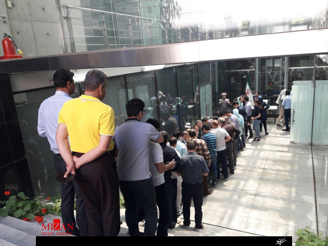 حضور گسترده ایرانیان خارج از کشور در پای صندوق‌های رأی به روایت تصویر