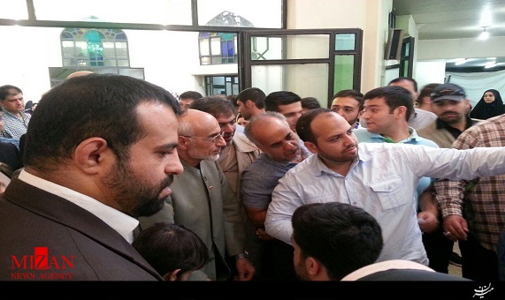 حضور میرسلیم در حوزه اخذ رای در مسجد قبای تهران 