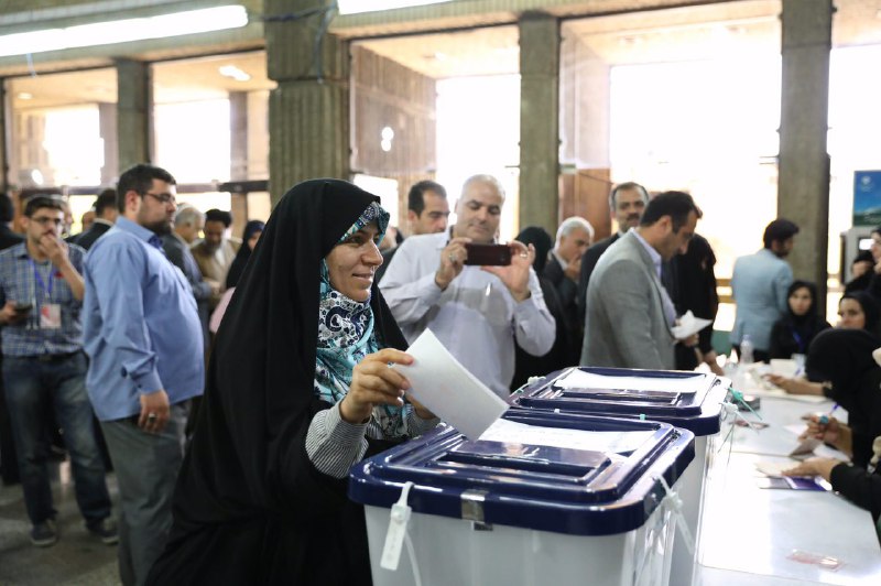 احمدی‌پور رای خود را به صندوق انداخت+تصاویر