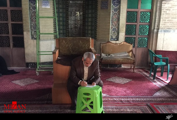 دادستان تهران برای اخذ رای در مسجد لرزاده حضور یافت + عکس