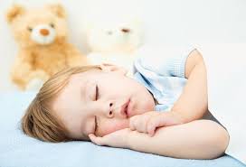 آیا می دانید داشتن اتاق مشترک کودکان و والدین دلیلی برای کم‌خوابی است؟!