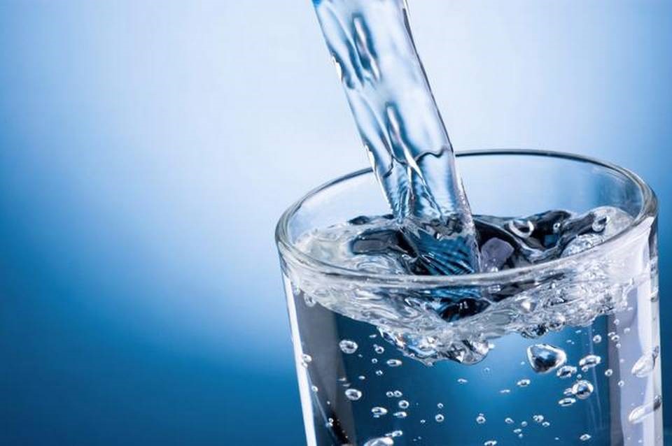 آیا خطرات کم یا زیاد نوشیدن آب در کودکان را می شناسید؟