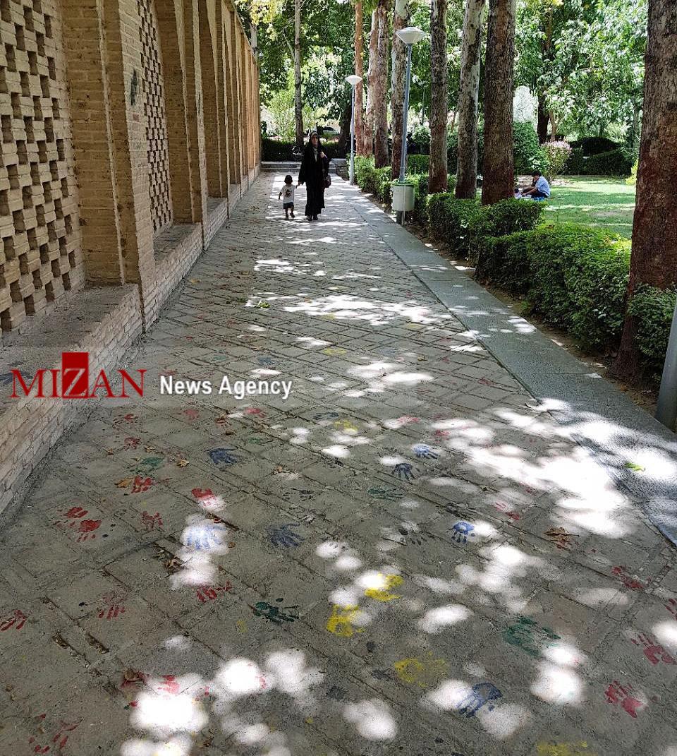 دست‌های رنگی بلای جان بافت تاریخی اصفهان +عکس