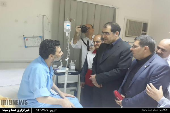 عکس / دیدار وزیر بهداشت از حجاج مصدوم فاجعه منا