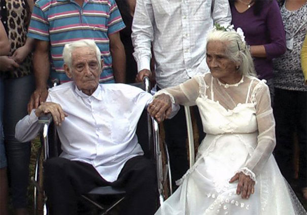 مراسم عروسی در پیری پس از سال ها انتظار