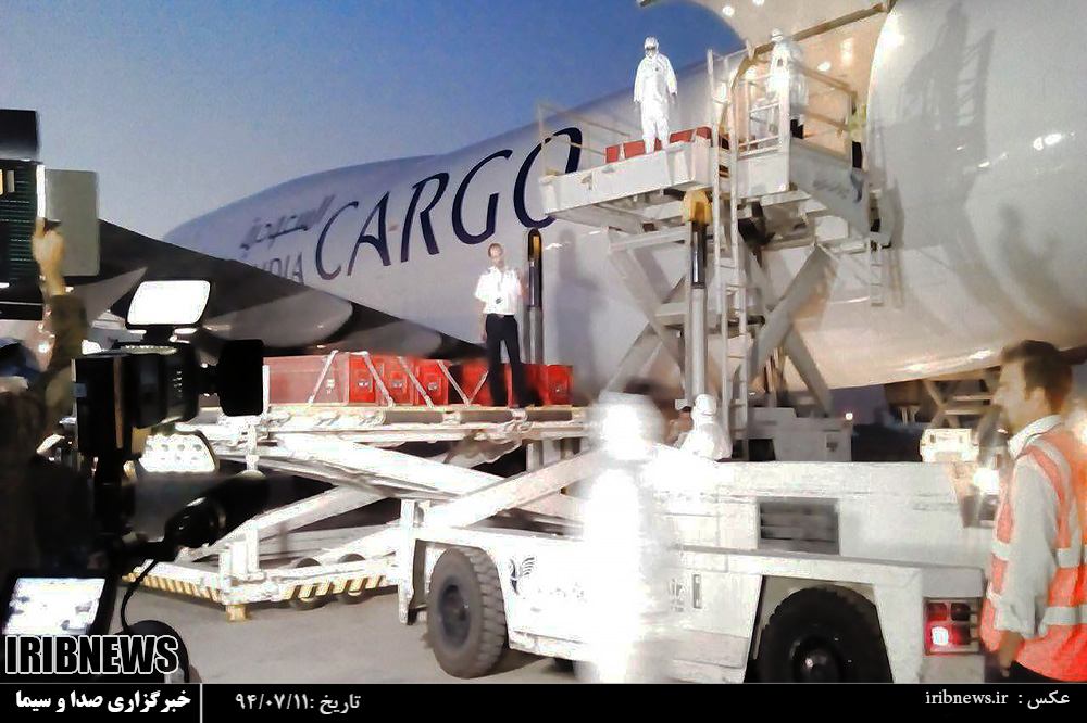 اولین تصاویر انتقال حجاج به داخل هواپیمای سعودی برای انتقال به تهران + عکس
