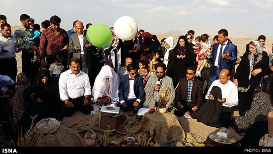 مراسم عقد زوج یزدی در کویر +تصاویر