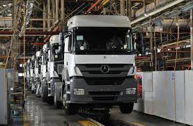 تولید کامیون در سه شرکت متوقف شد
