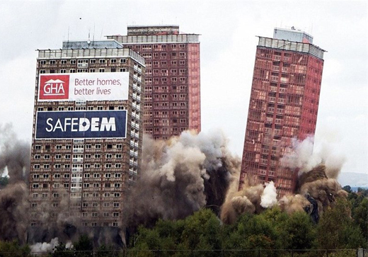 تخریب بلندترین ساختمان‌های مسکونی اروپا در 7 ثانیه! + تصاویر