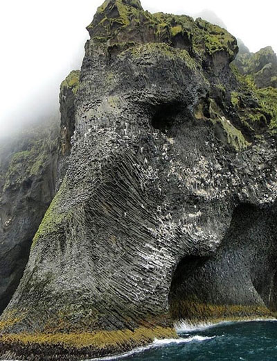 این فیل تبدیل به سنگ شده یا برعکس؟