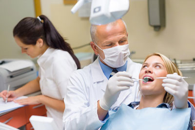 7 دلیل برای این که بیشتر سراغ دندانپزشک خود را بگیرید