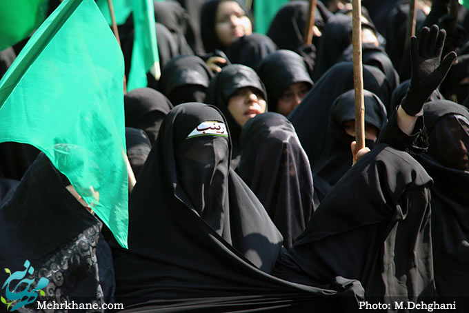 دسته عزاداری زنان روبنده‌پوش در تهران