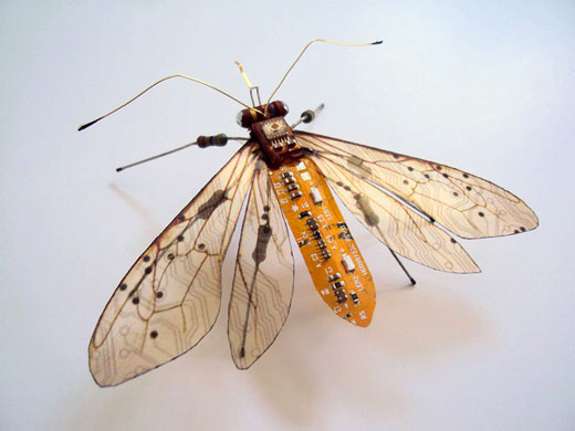 تبدیل قطعات الکترونیکی به حشرات بالدار + تصاویر
