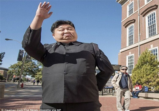پیاده روی بدل رهبر کره شمالی در خیابان‌های «شیکاگو» + عکس