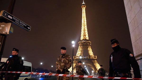 تمام فضاهای عمومی پاریس بسته شدند