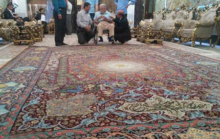 اهدای یک تخته فرش یک میلیون دلاری به حرم امام حسین (ع)