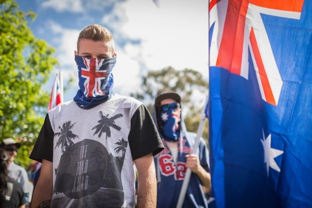 پلیس استرالیا با اسپری فلفل به مقابله با مخالفان نژادپرستی پرداخت +عکس