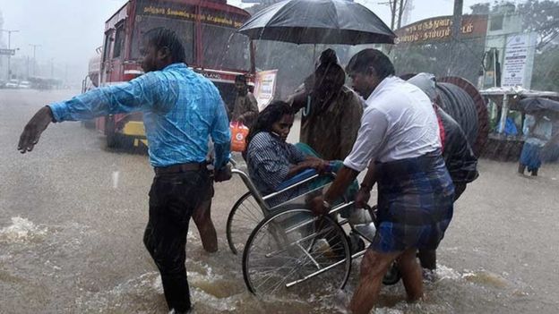 سیلاب سنگین در هند/ هزاران نفر بی خانمان شدند+عکس