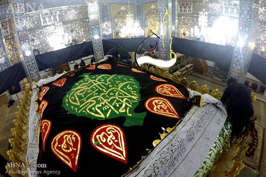 تزئین ضریح مطهر حضرت زینب(س) با کتیبه‌های طلاکوب + تصاویر