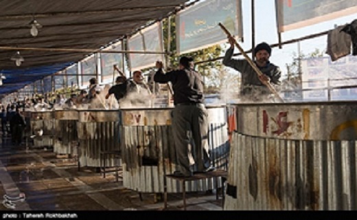 توزیع آش نذری 80 تنی در شیراز به مناسبت 28 صفر