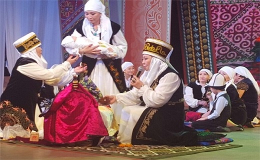 حفظ سنت‌ها، دغدغه‌ شیرین مردم قرقیزستان + تصاویر