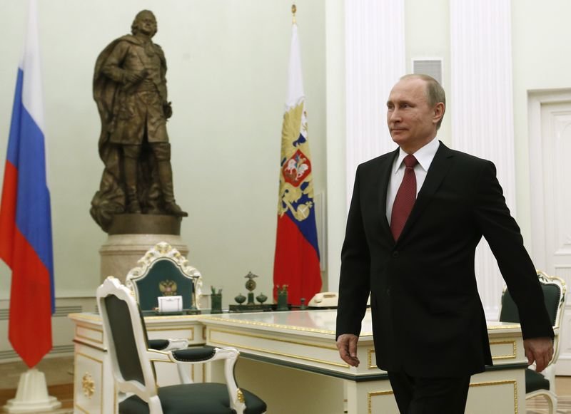 گزارش ان‌بی‌سی نیوز: چرا پوتین غیرعادی راه می رود؟ +تصاویر