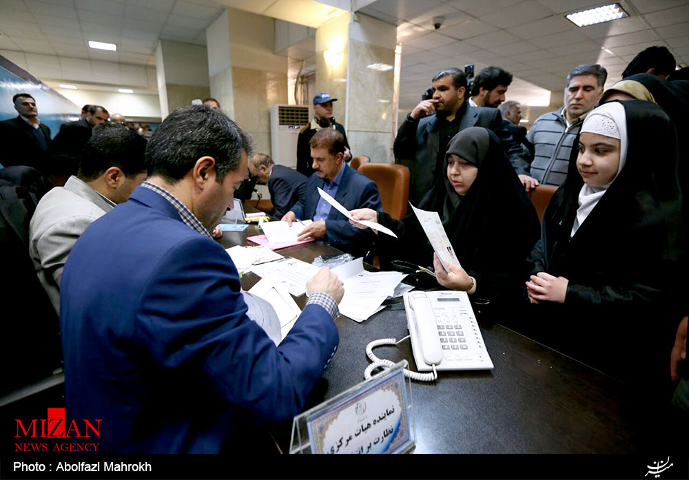آخرین آمار ثبت نام اعلام شد+تصاویر/ گمانه زنی در مورد ثبت نام یک مقام عالی رتبه برای انتخابات خبرگان رهبری