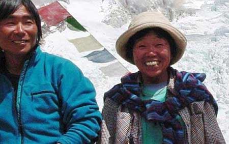 فتح ناباورانه قله اورست توسط پیرزن 73 ساله +عکس