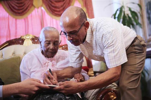 پیرزن 101 ساله شهروند آمریکا شد +تصاویر
