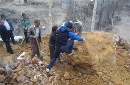 سنگی که جهیزیه یک عروس را نابود کرد +عکس
