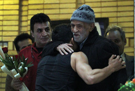 حمید سوریان در آغوش نخستین مربی + عکس