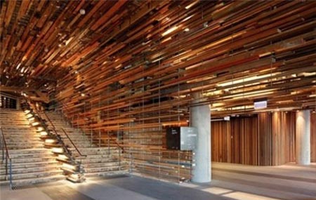 طراحی جالب ساختمان با چوب های معلق