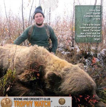 بزرگترین خرس جهان توسط این مرد شکار شد +عکس
