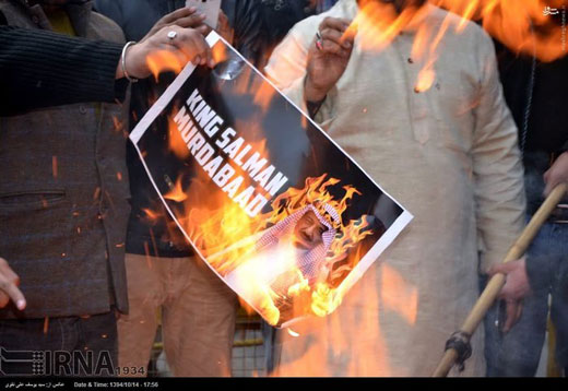 تجمع مردم هند در نزدیکی سفارت عربستان سعودی + تصاویر