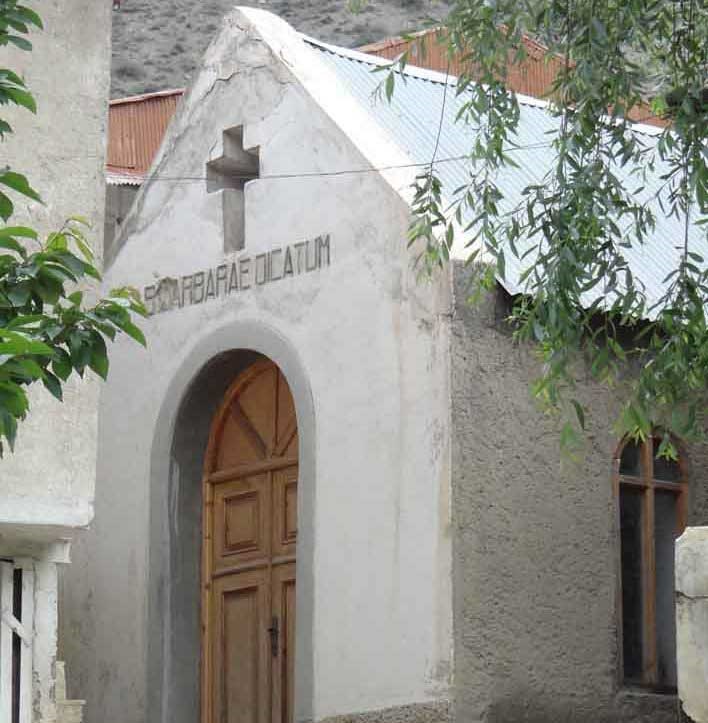 کوچکترین کلیسای جهان در ایران، با در بسته
