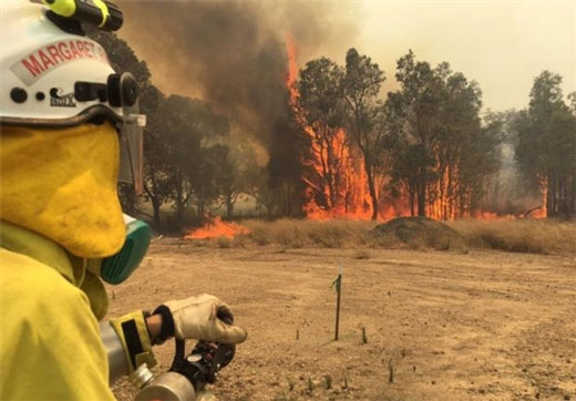 آتش‌‌سوزی در استرالیا ۱۰۰ خانه را نابود کرد +تصاویر